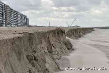 Stormwind veroorzaakt kliffen van bijna meter hoog op strand: “Ingrijpen is niet nodig”