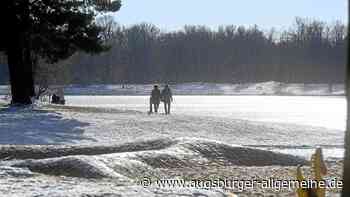 Wintereinbruch in Augsburg: Der Kuhsee erstrahlt im frühwinterlichen Glanz