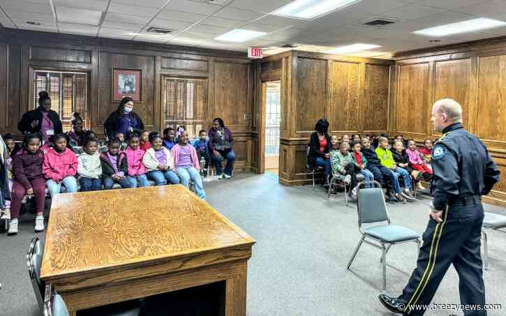 Photo Gallery: Long Creek Elementary Students Visit Kosciusko Police Department