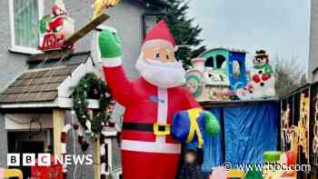 Family 'distraught' after 20ft Santa goes missing