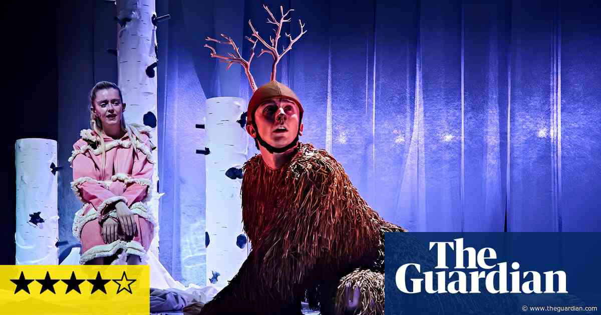 Dawns y Ceirw review – the dance of the inquisitive reindeer