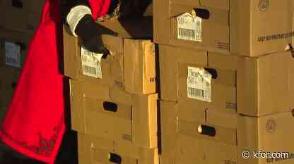 Lawyers Fighting Hunger gives away Thanksgiving meals