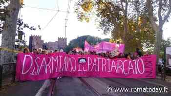 Corteo contro la violenza di genere: in migliaia nelle strade di Roma per dire "No al patriarcato"