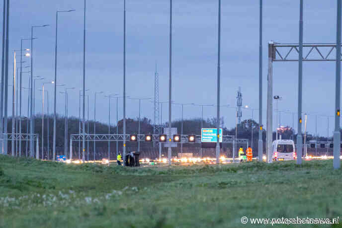 Lange file, geen bussen en oprit afgesloten door ongeluk A2 Vinkeveen