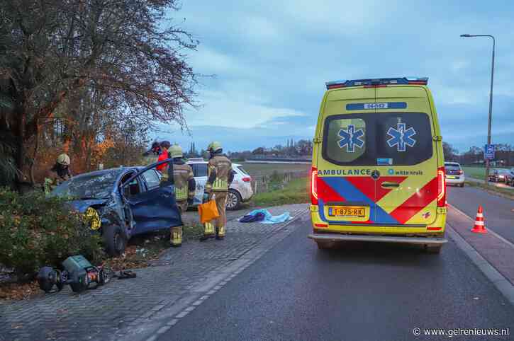 Auto botst en schuift 400 meter door middenberm na ongeval