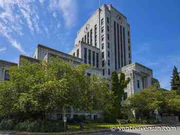 One man arrested after arson attempt at Vancouver City Hall