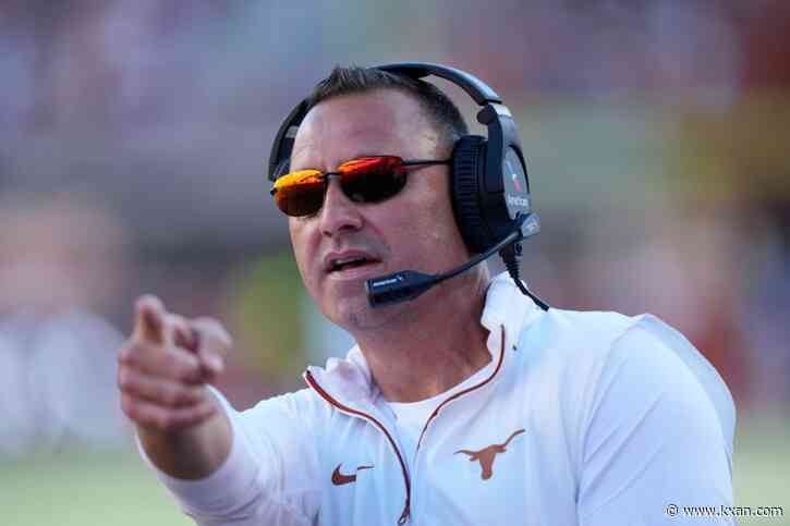 AP poll: Longhorns stay No. 3, Aggies tumble with Lone Star Showdown coming up