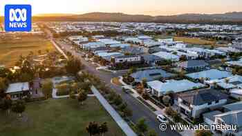 Home buyers' contracts cancelled as major developer pauses work on housing estate