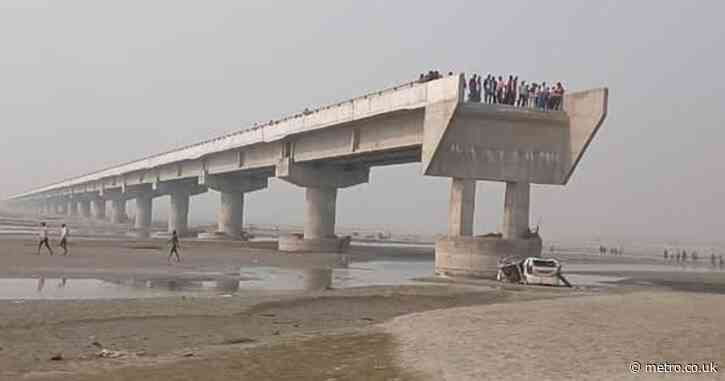 Three dead after Google Maps told them to drive off an unfinished bridge