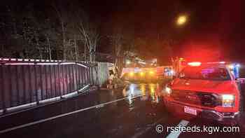 1 dead after semi-truck rollover near I-5 in Kelso