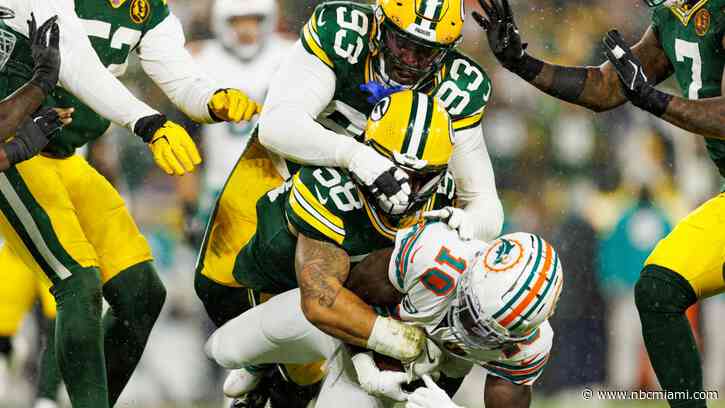 Dolphins' struggles in the cold continue with 30-17 loss to Packers at Lambeau Field