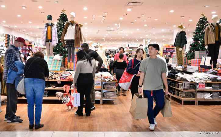 5 tips to avoid overspending this holiday season