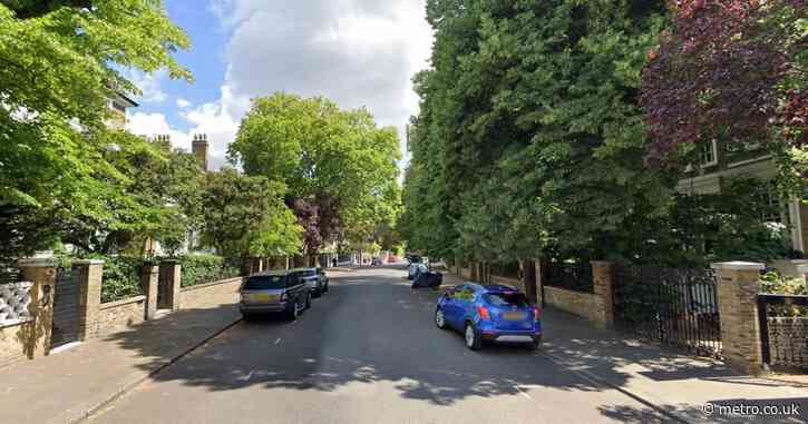 Man seen with a gun on wealthy London road was actually holding an umbrella