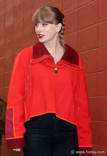 Taylor Swift arrives at Arrowhead Stadium for Chiefs-Raiders Black Friday game