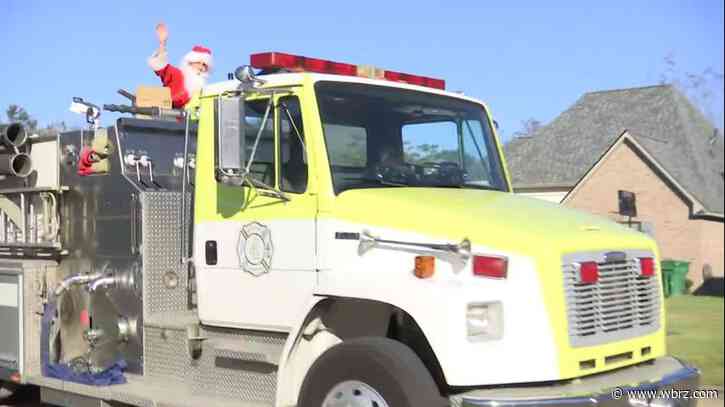 Santa helps Livingston Parish get into the Christmas spirit during food drive parade