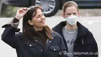 Jennifer Garner steps out with daughter Violet after reuniting with Ben Affleck for Thanksgiving