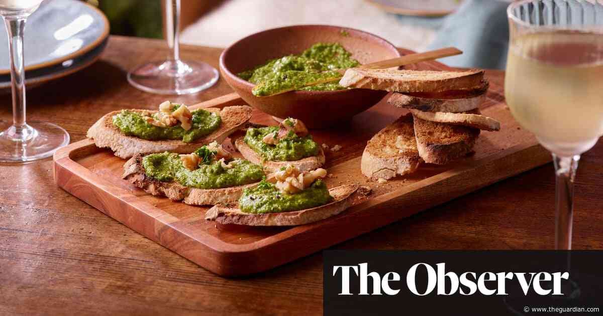 Rocket and walnut pesto crostini recipe by Russell Norman