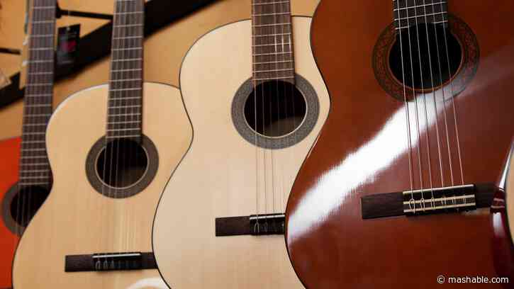 Want to learn guitar? This $40 bundle gives you a pro teacher