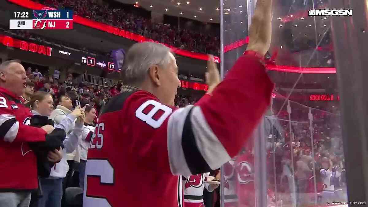 Justin Dowling scores a goal against the Washington Capitals