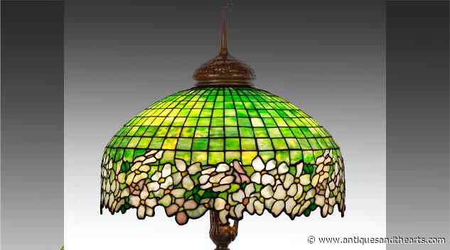 Tiffany Floor Lamp Shines Bright For Cottone