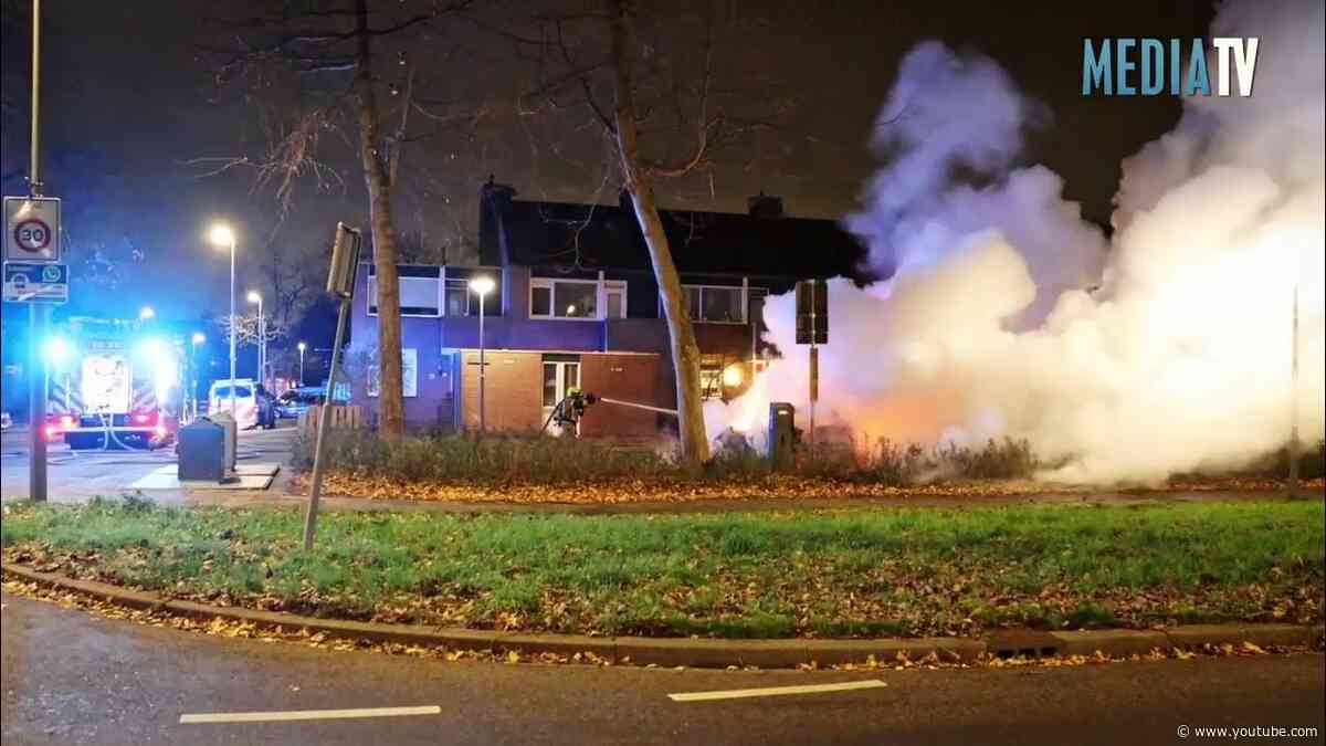 Twee elektrische auto's uitgebrand Eenbes Rotterdam