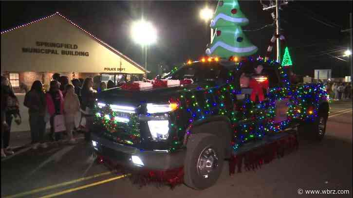 Springfield residents celebrate with holiday cheer at Christmas parade