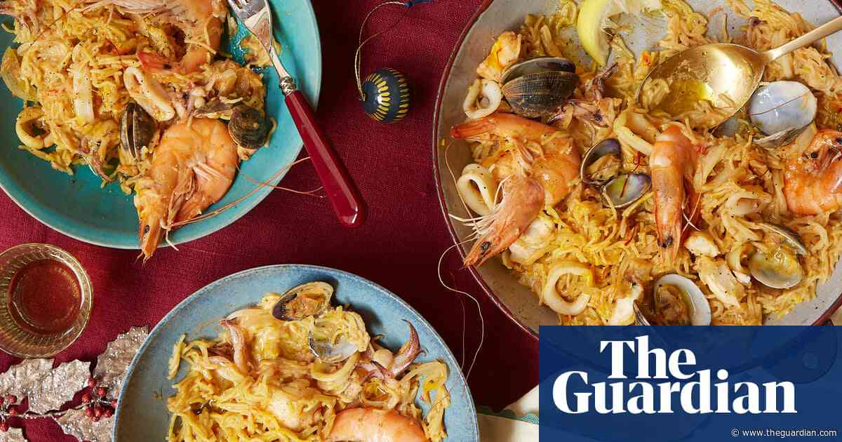 José Pizarro’s Christmas recipe for seafood fideuà