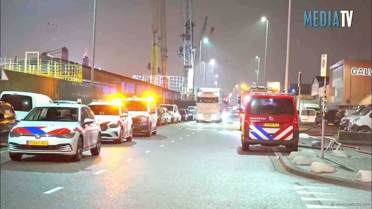 Zeer grote uitslaande brand bij garagebedrijf Gorzenpad Waalhaven Rotterdam