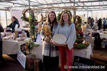 Derde keer kerstmarkt met lokale ambachten in de grootouderlijke serres van Sarah (33) en Delphine (35)