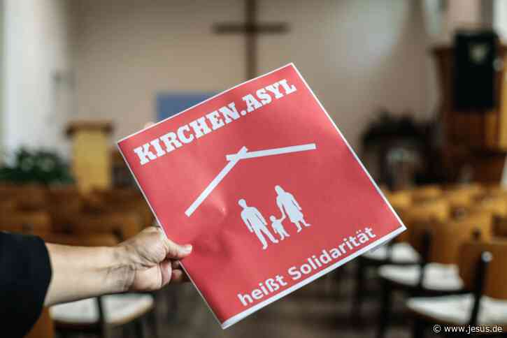 Kirchenasyl in Bremen: Gericht untersagt Abschiebung