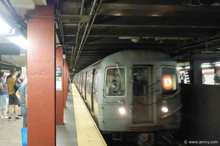 Man fatally struck by Bronx subway train Tuesday morning: cops