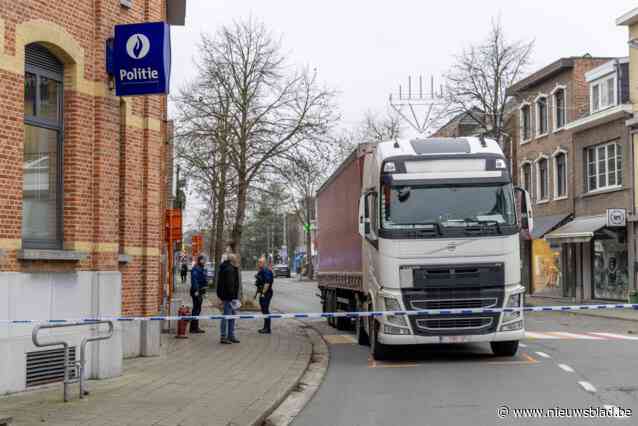 Kritiek laait op na dodelijk ongeval in Nijlen: schepen De Groof (Voor 2560) pleit voor ‘vrachtwagensluis’