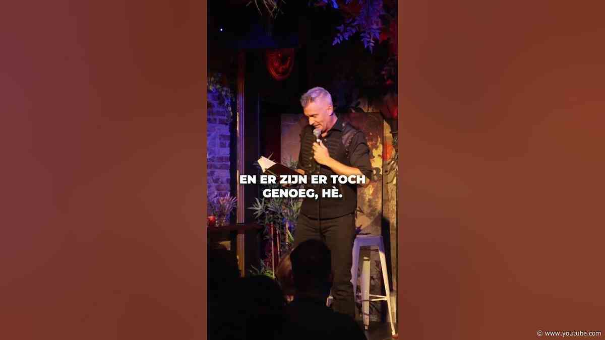 Even schieten op het nieuws uit de krant! En dan lachen met z'n allen. Mooi werk.