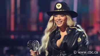 Beyoncé takes home first country music award at the Billboard Music Awards