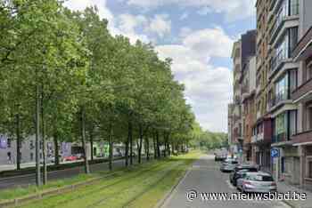 Vrouw (59) overleden nadat ze onder tram belandt in Schaarbeek, chauffeur in shock afgevoerd