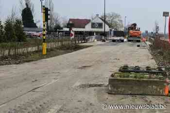 Herstelde brug over Kleine Nete gaat eindelijk weer open, maar vrachtwagens en bussen moeten nog eventjes omrijden