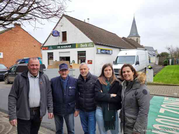 Laatste café in dorp dat deze zomer sloot, heropent binnenkort dankzij Kristof (52) en Gunther (50): “Dit was onze tweede thuis als kind”