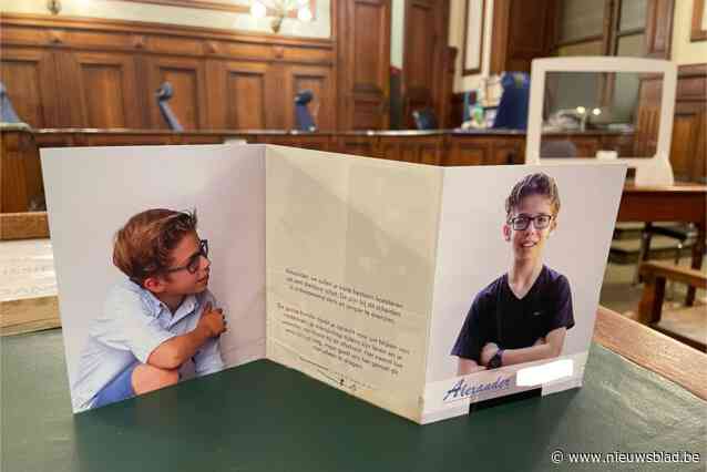 Moeder en stiefvader ontkennen dat ze  Alexander (13) voor hij uit het leven stapte: “Een kind verliezen is het ergste wat je kan meemaken”