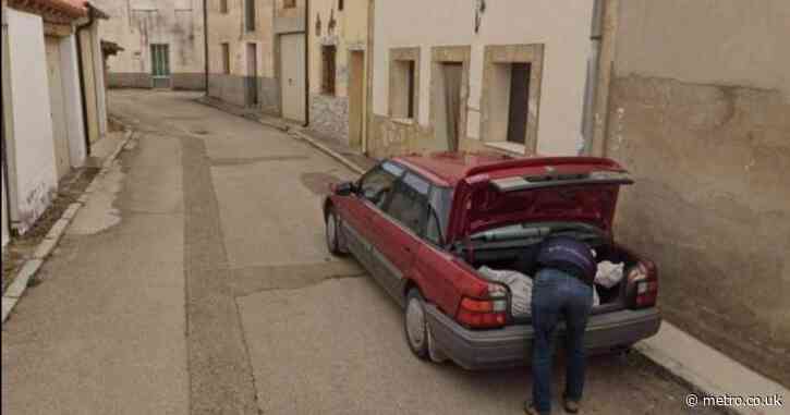 Google Street View captures man ‘stuffing dead body into car boot’