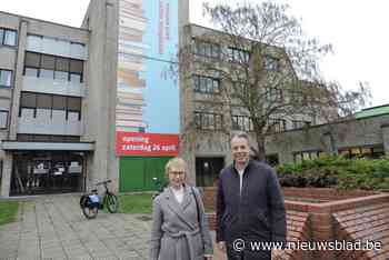 Stadsbibliotheek verhuist naar tijdelijke locatie en daar kunnen leners bij helpen: “Hoe meer er uitgeleend is, hoe minder we moeten verhuizen”