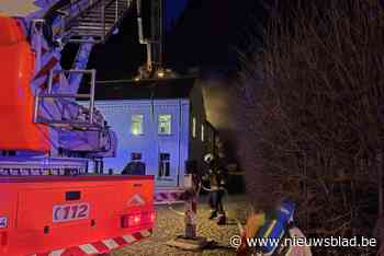 Deel van dak vernield na schouwbrand in woning die gerenoveerd wordt