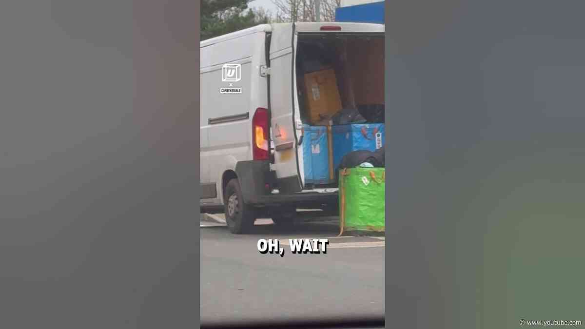 Delivery driver throws parcels into back of van 🚐🎁          🎥: Contentbible