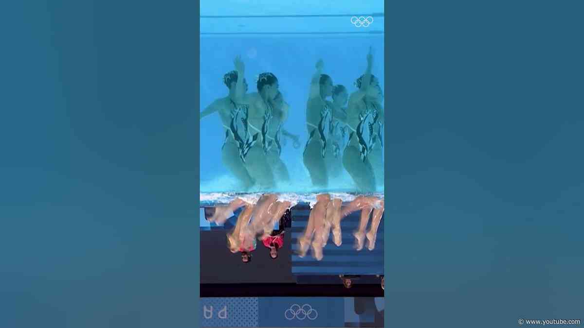 What if you watched artistic swimming upside down? 🤔 It's... ƃuᴉɯɯᴉʍs ɔᴉʇsᴉʇɹɐ 🙃