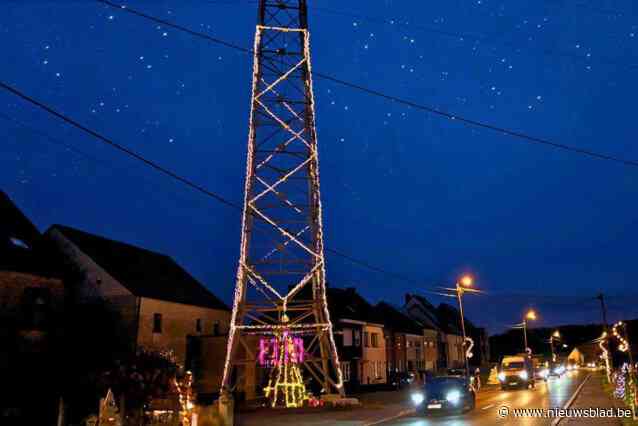 Lichtjes schitteren in ‘Eiffeltoren’: “Voor de veiligheid hangen ze wel maar tot halverwege de mast”