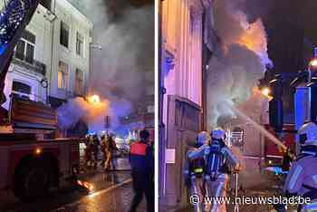 Vijf gewonden na brand in rijhuis