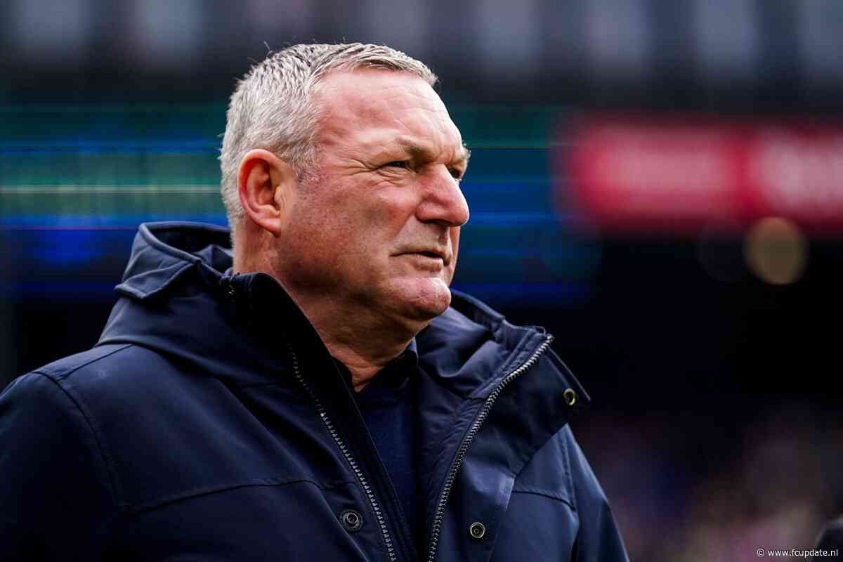 Geïrriteerde Ron Jans draait zich plotseling om tijdens bekerduel FC Utrecht: 'Wat een legend!'