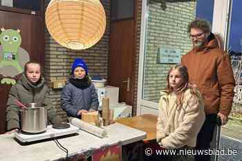 Kinderen Spring in ’t Veld verkopen soep, koffie en chocomelk voor de Warmste Week