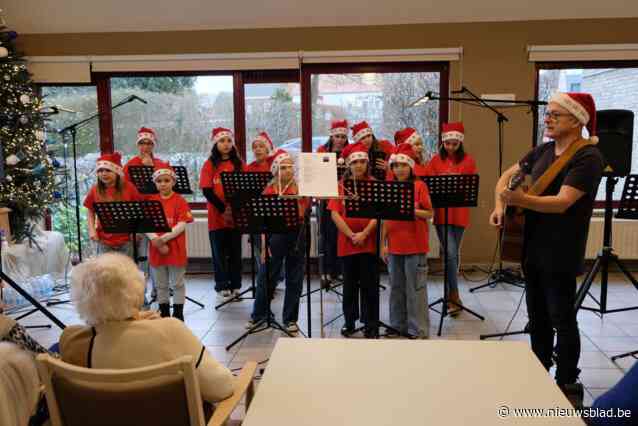 Schoolkoor Ratjetoe zingt kerstliedjes in woonzorgcentrum