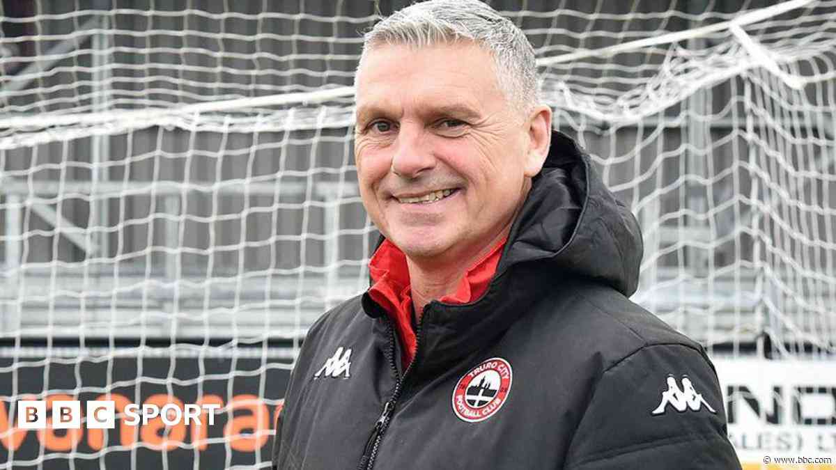 Truro City manager Askey signs new contract