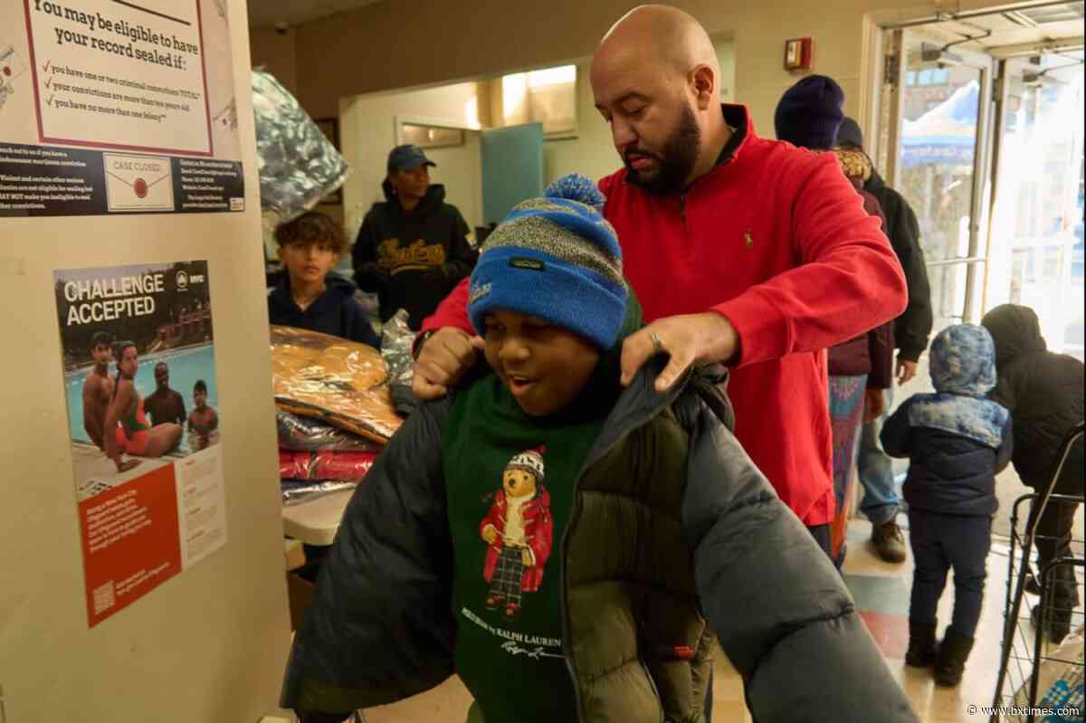 Photos: CM Salamanca hosts children’s coat distribution